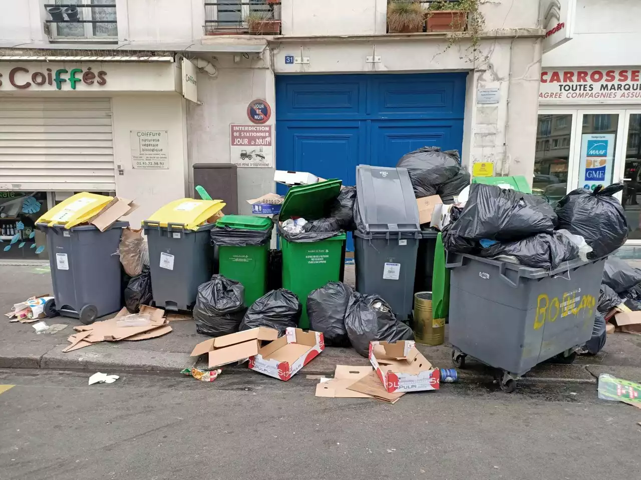 Déchets : que risque-t-on à sortir ses poubelles sur le trottoir en période de grève ?