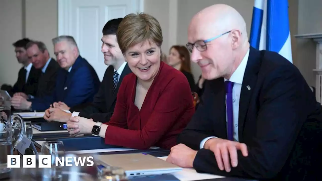 Nicola Sturgeon hosts final cabinet meeting as FM