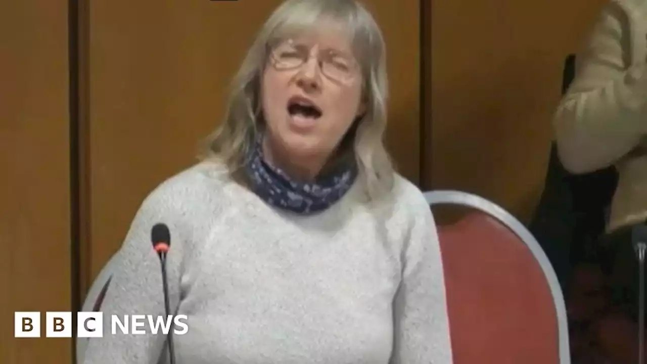 Velindre Cancer Centre campaigner bursts into song at council meeting