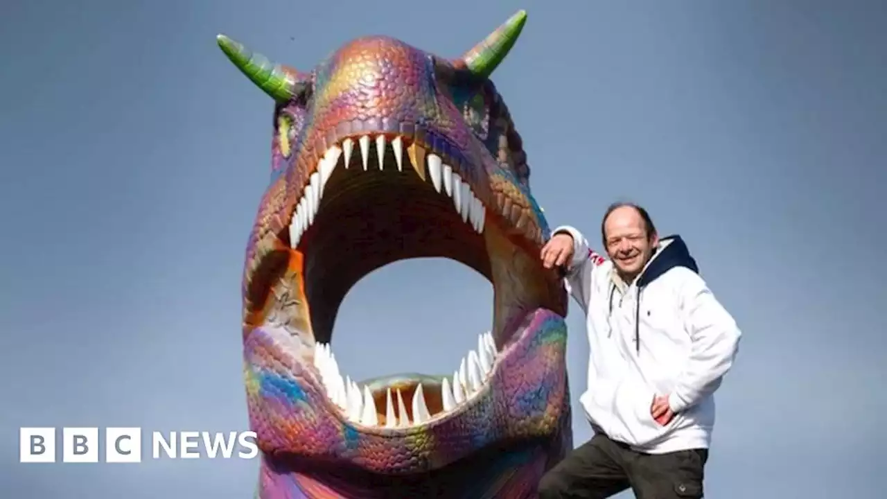 Light-up dinosaur on roof causes planning headache in Cullen