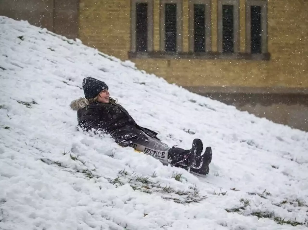 Sledding more dangerous than snowboarding: Report