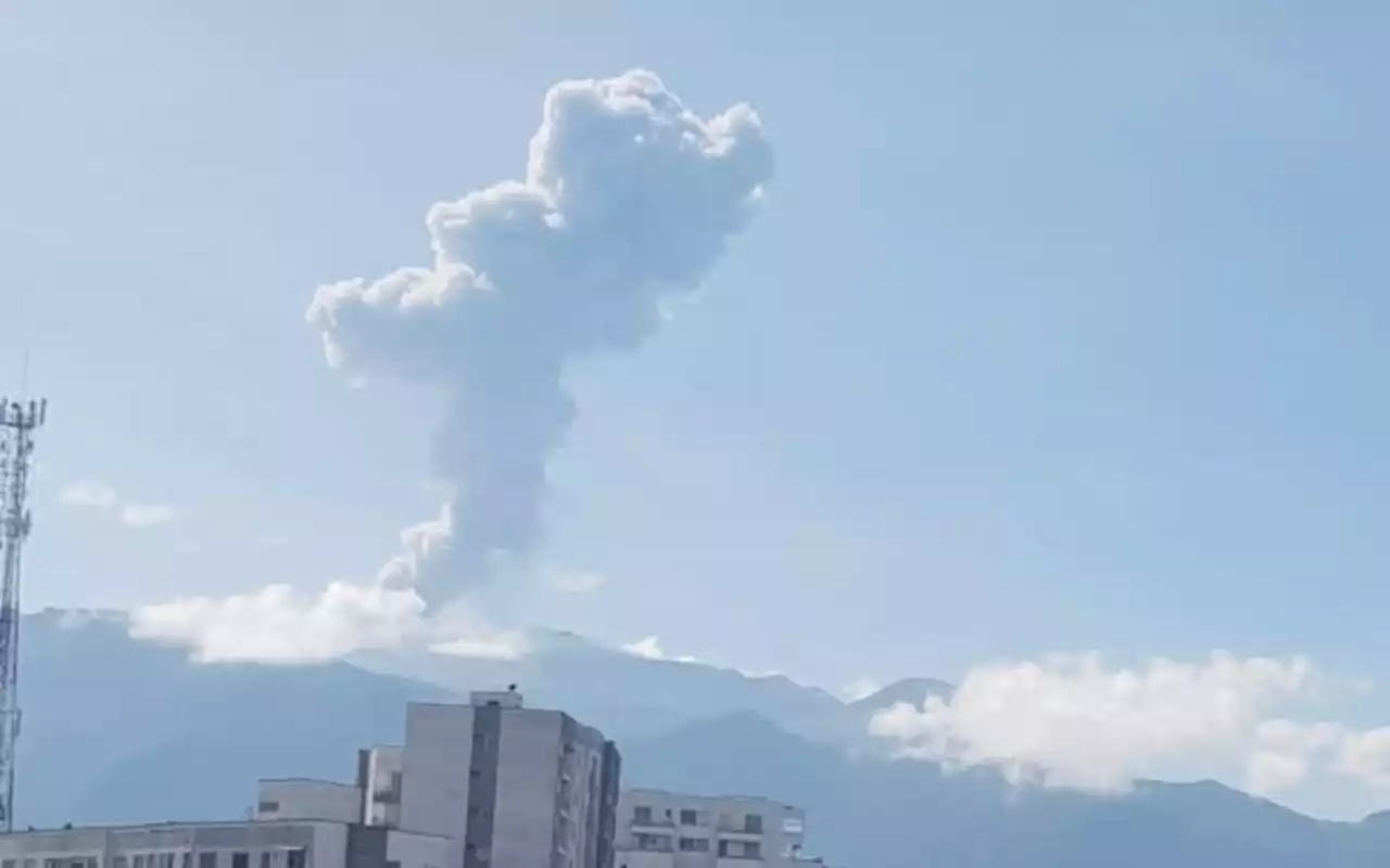 Nube de emisión de ceniza del Volcán Nevado del Ruiz: la más alta