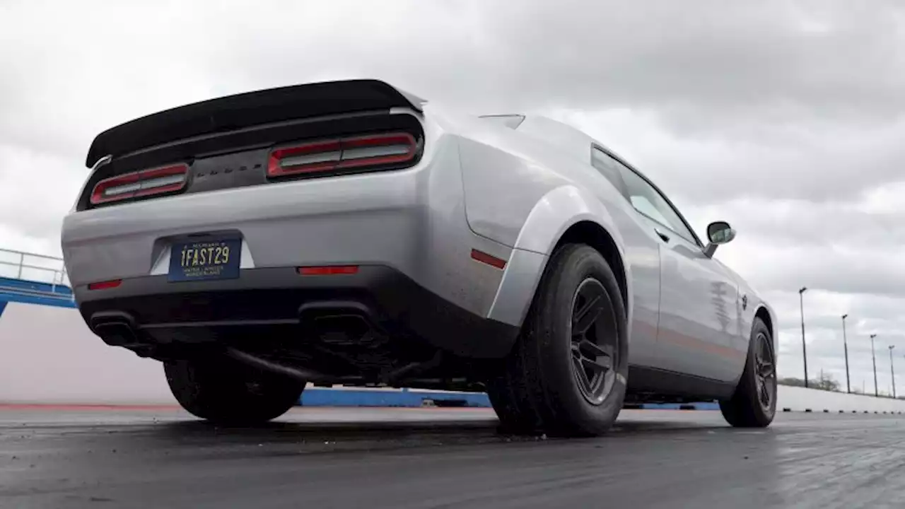 Last Dodge Challenger makes 1,025 hp, has optional parachute attachments | CNN Business