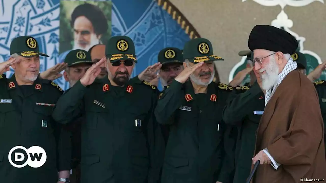 افشای 'جلسه سپاه و رهبری'، تایید ناگزیری انقلاب – DW – ۱۴۰۲/۱/۱