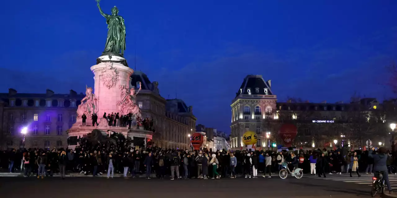 Réforme des retraites : ambiance festive lors d’un rassemblement sur la place de la République