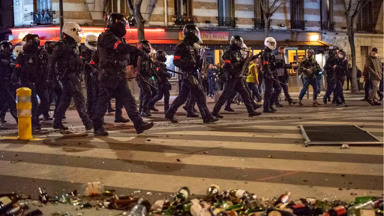 Réforme des retraites : l'IGPN saisie après la diffusion d'une vidéo montrant un policier asséner un coup de poing à un manifestant