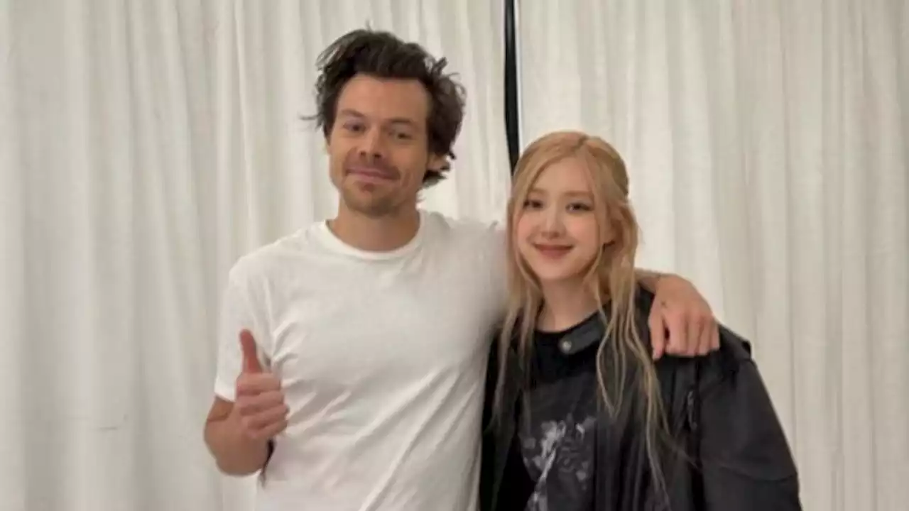 Rosé of BLACKPINK meets Harry Styles at his South Korea concert