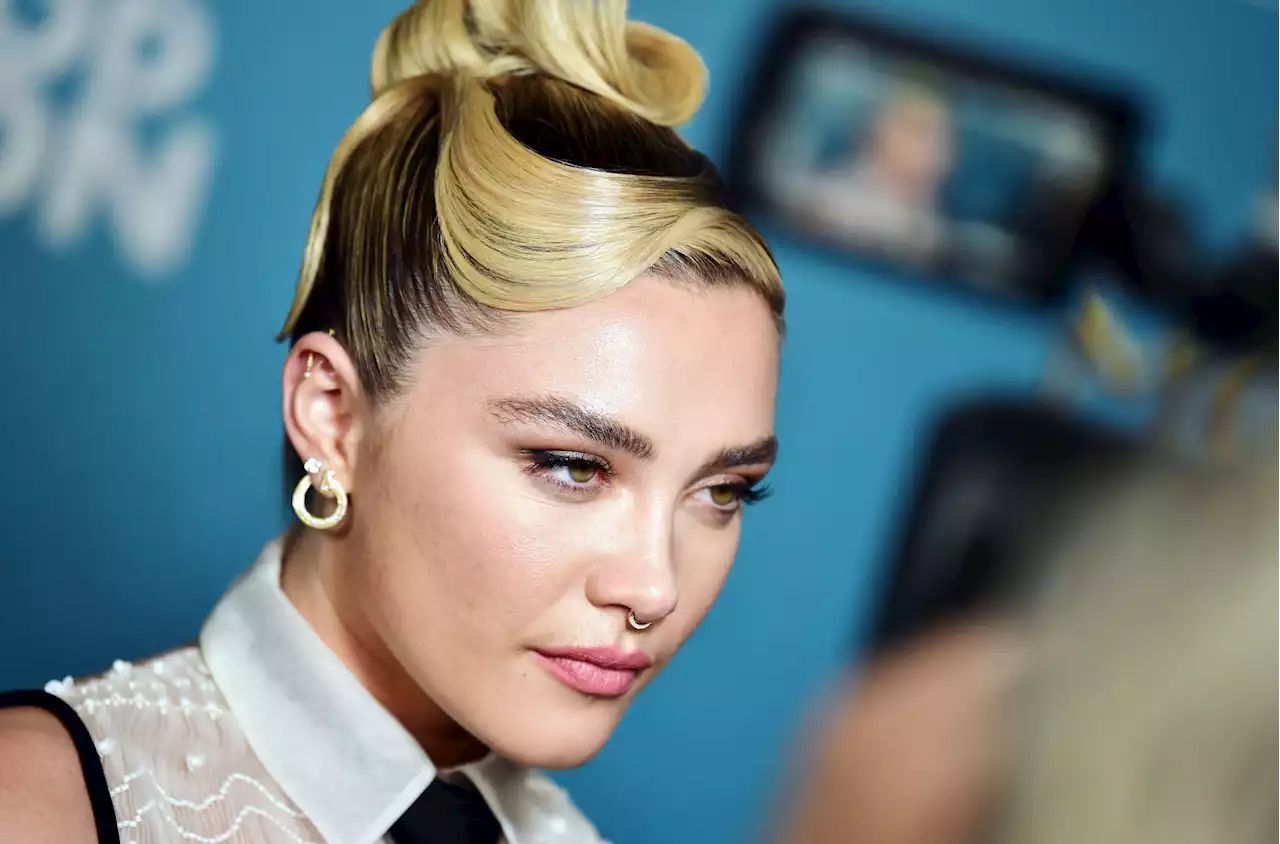 Florence Pugh sulfureuse en side boob et dos nu à New York - Grazia