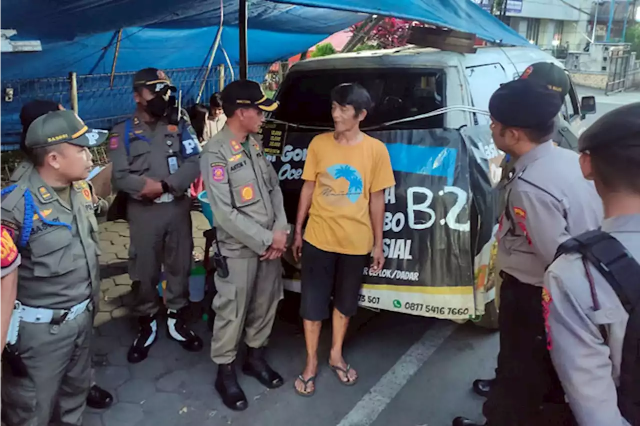 Tanggapi Keluhan Warga, Satpol PP Datangi Warung Nasgor B2