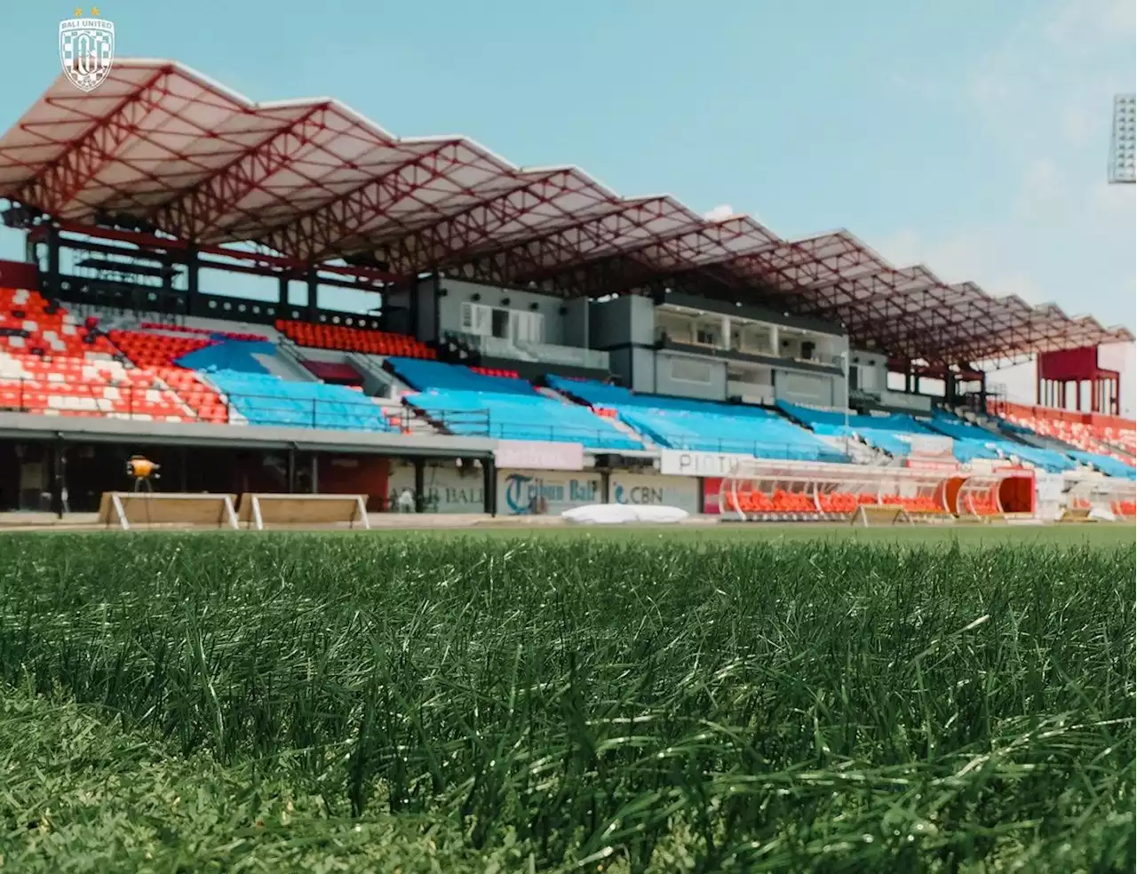 Lihat Penampakan Terbaru Rumput Stadion Dipta Markas Bali United, Kayak Klub Eropa