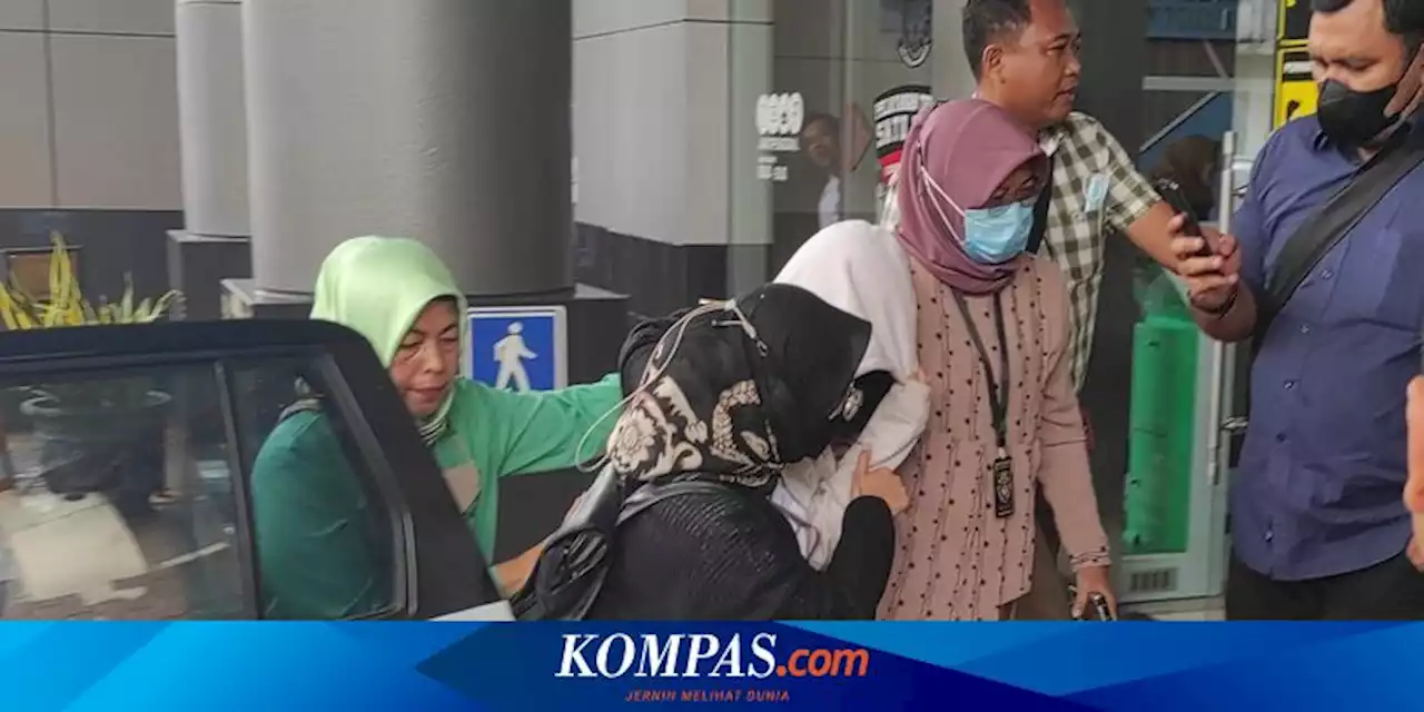 AG Diserahkan ke Kejari Jakarta Selatan, Dikawal Ketat 3 Polwan