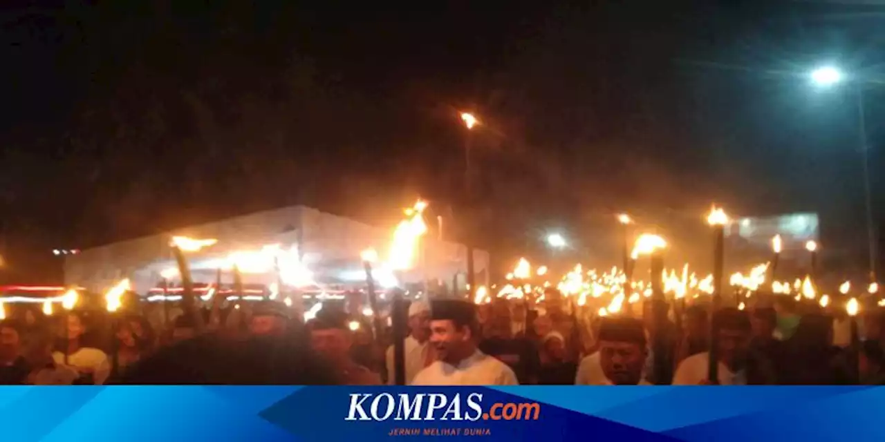 Bupati dan Warga di Dompu Pawai Obor Sambut Ramadhan