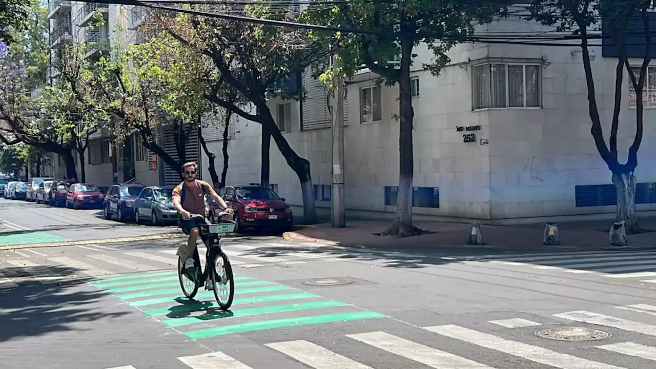 Vecinos y ciclistas reciben con gusto ciclocarril en Escandón