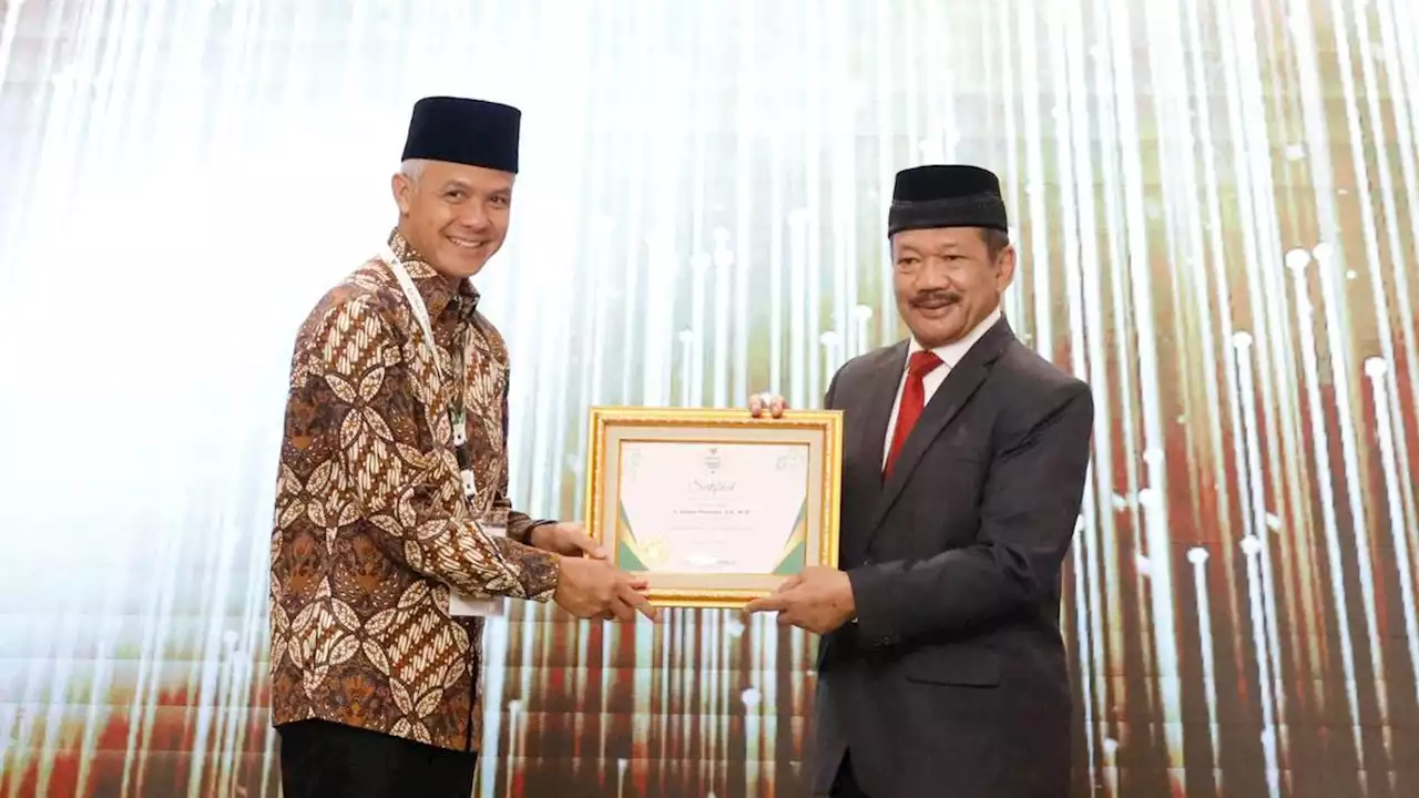 Dinilai Sukses Kelola Zakat, Ganjar Pranowo Terima Penghargaan Nasional dari Baznas