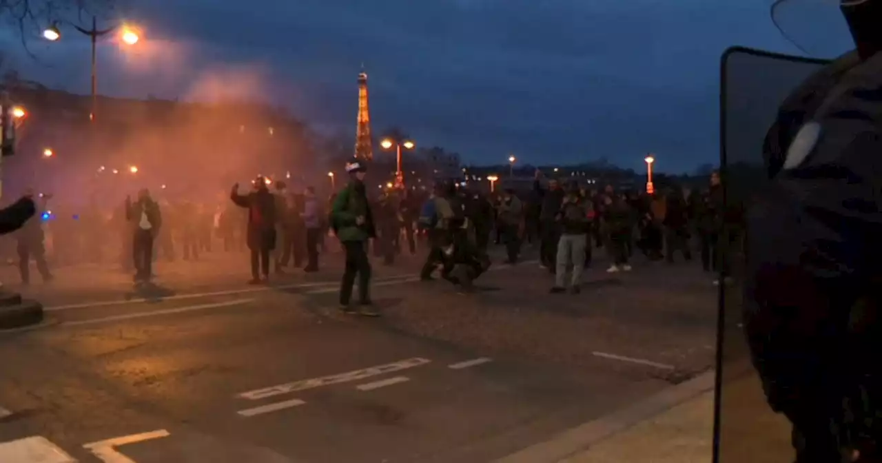 Retraites : les images des manifestations après l’adoption de la réforme