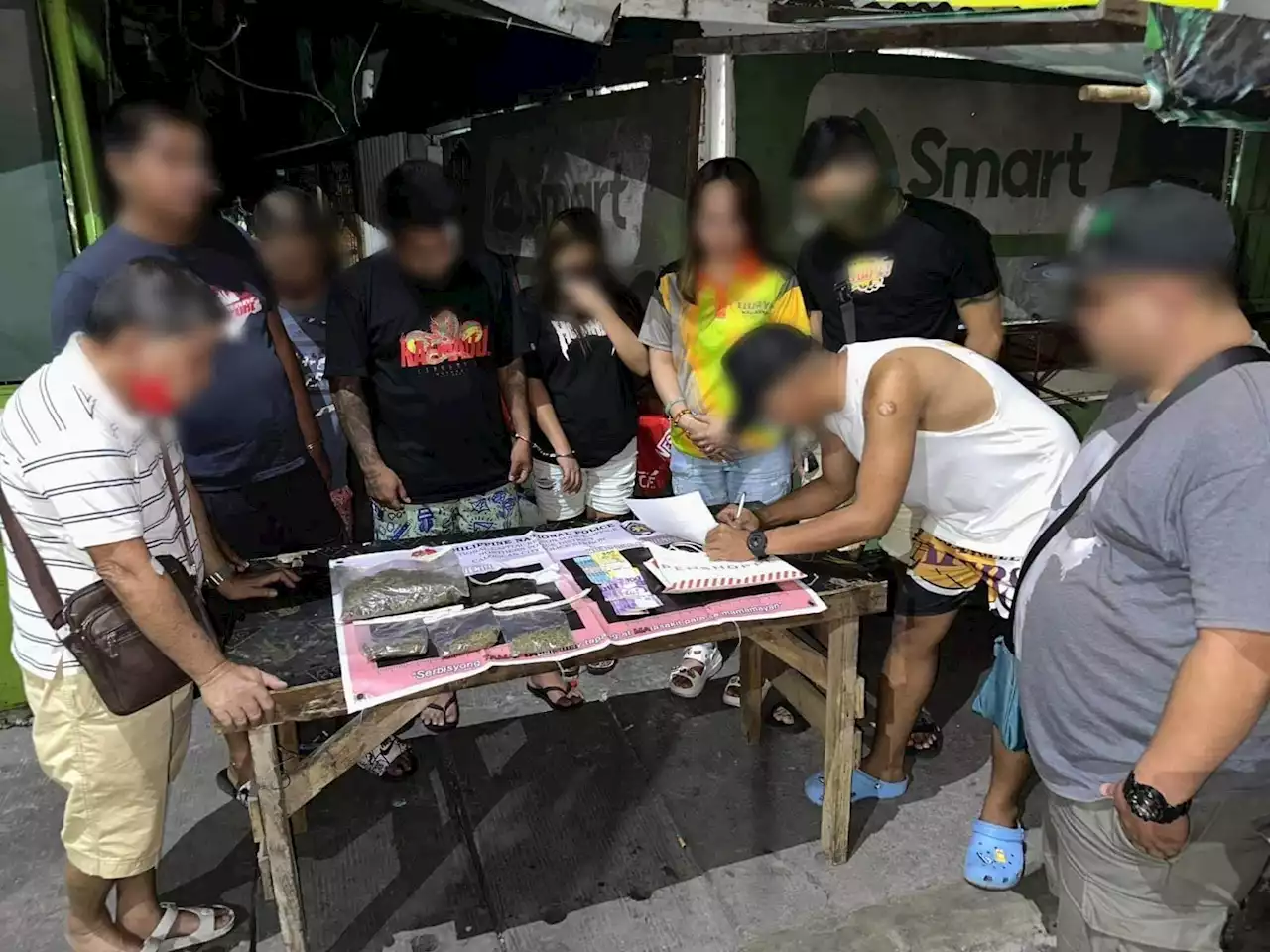 Malapitan commends Caloocan police for arresting 4 suspects in simultaneous buy-bust ops