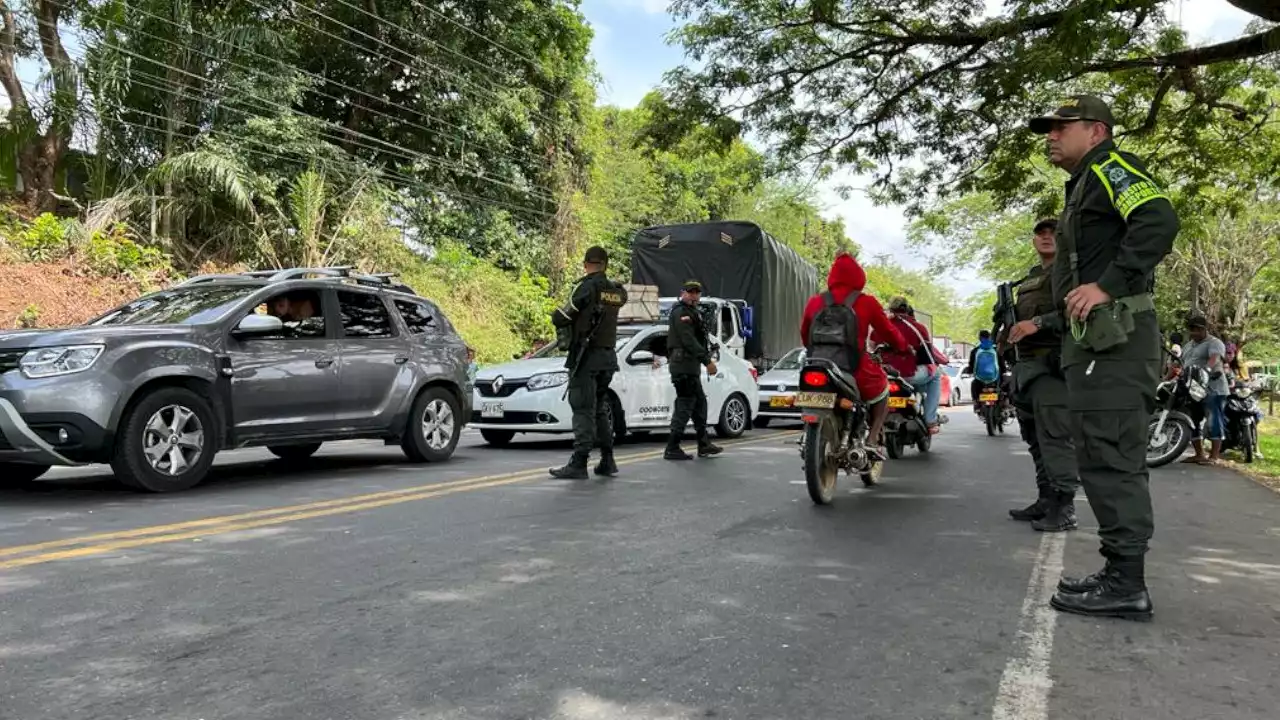 Tensa calma en el noroeste colombiano tras la incineración de seis vehículos | Minuto30