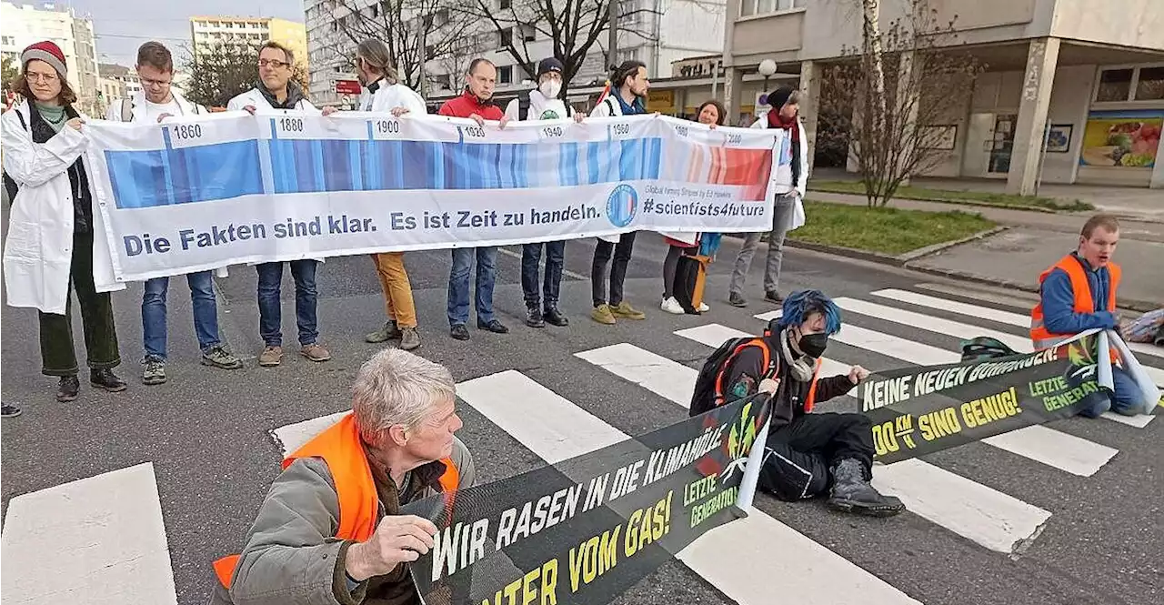 Klimaproteste behinderten gleich zwei Feuerwehreinsätze