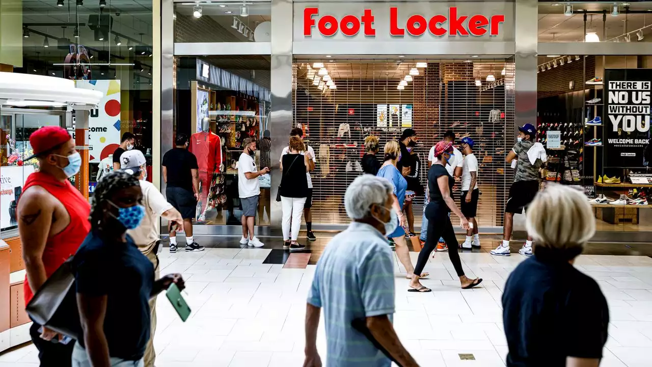 Foot Locker to close hundreds of stores by 2026