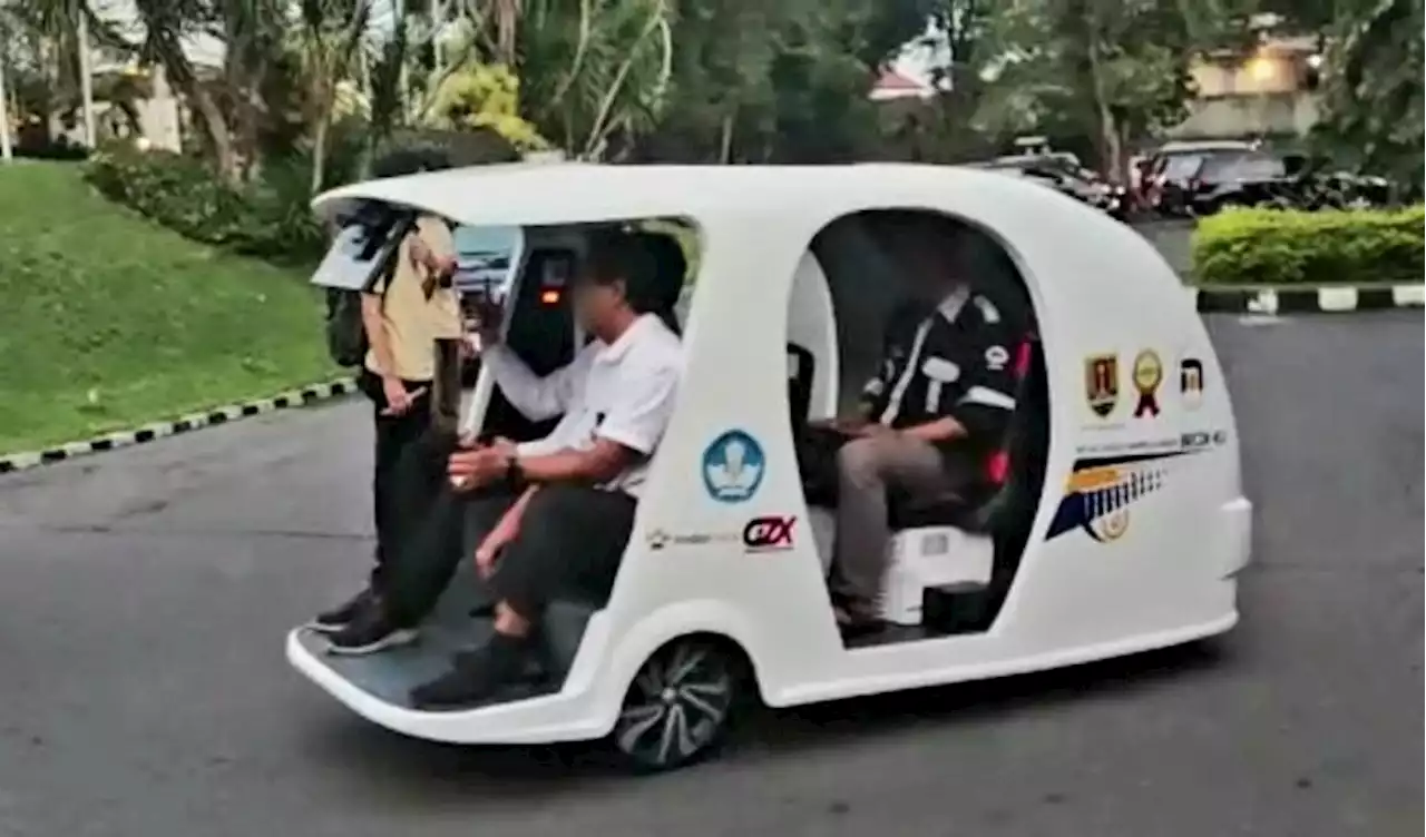 Dosen dan Mahasiswa FT Udinus Ciptakan Becak Listrik Tanpa Pengemudi |Republika Online