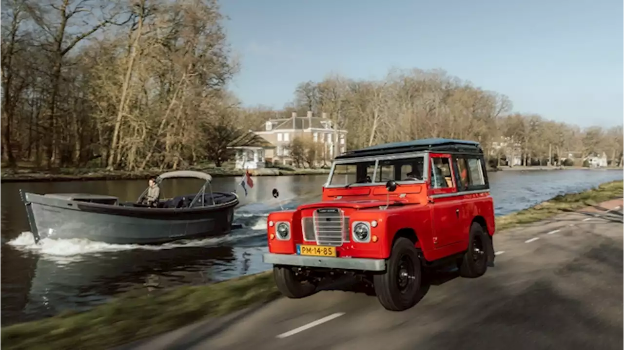 Everrati’s New Land Rover Pairs a Classic 1960s Silhouette With an All-Electric Engine