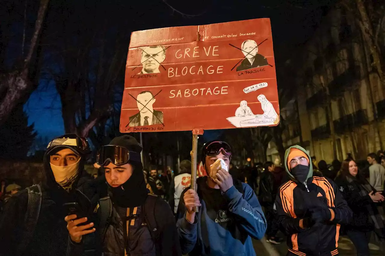 Réforme des retraites : Macron consulte tous azimuts après l’adoption de la réforme, la colère monte