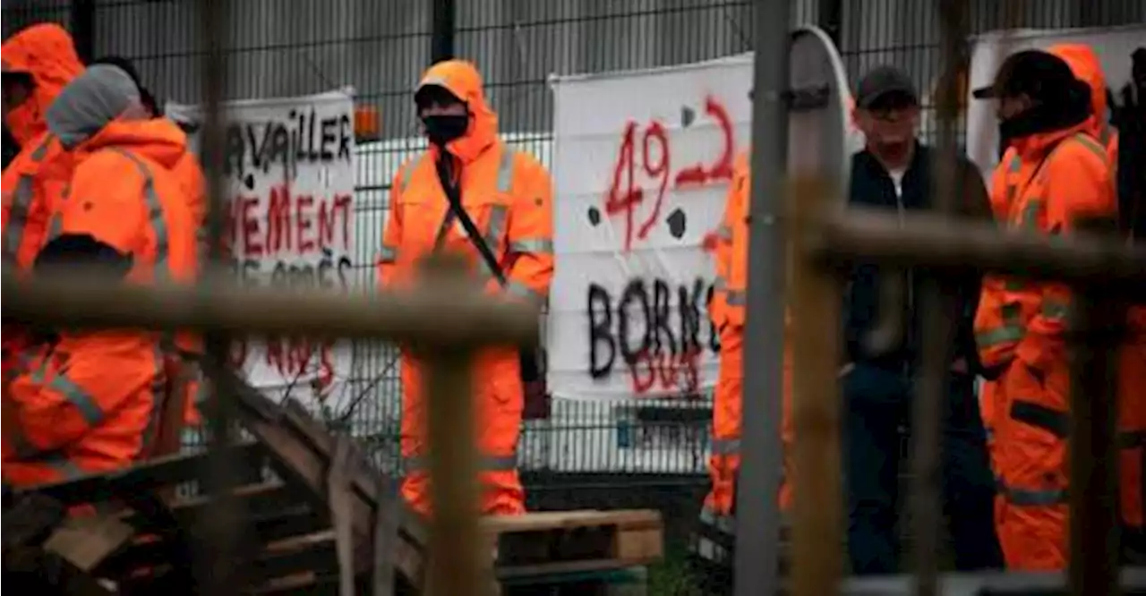 Macron to speak as anger smoulders over pension reform