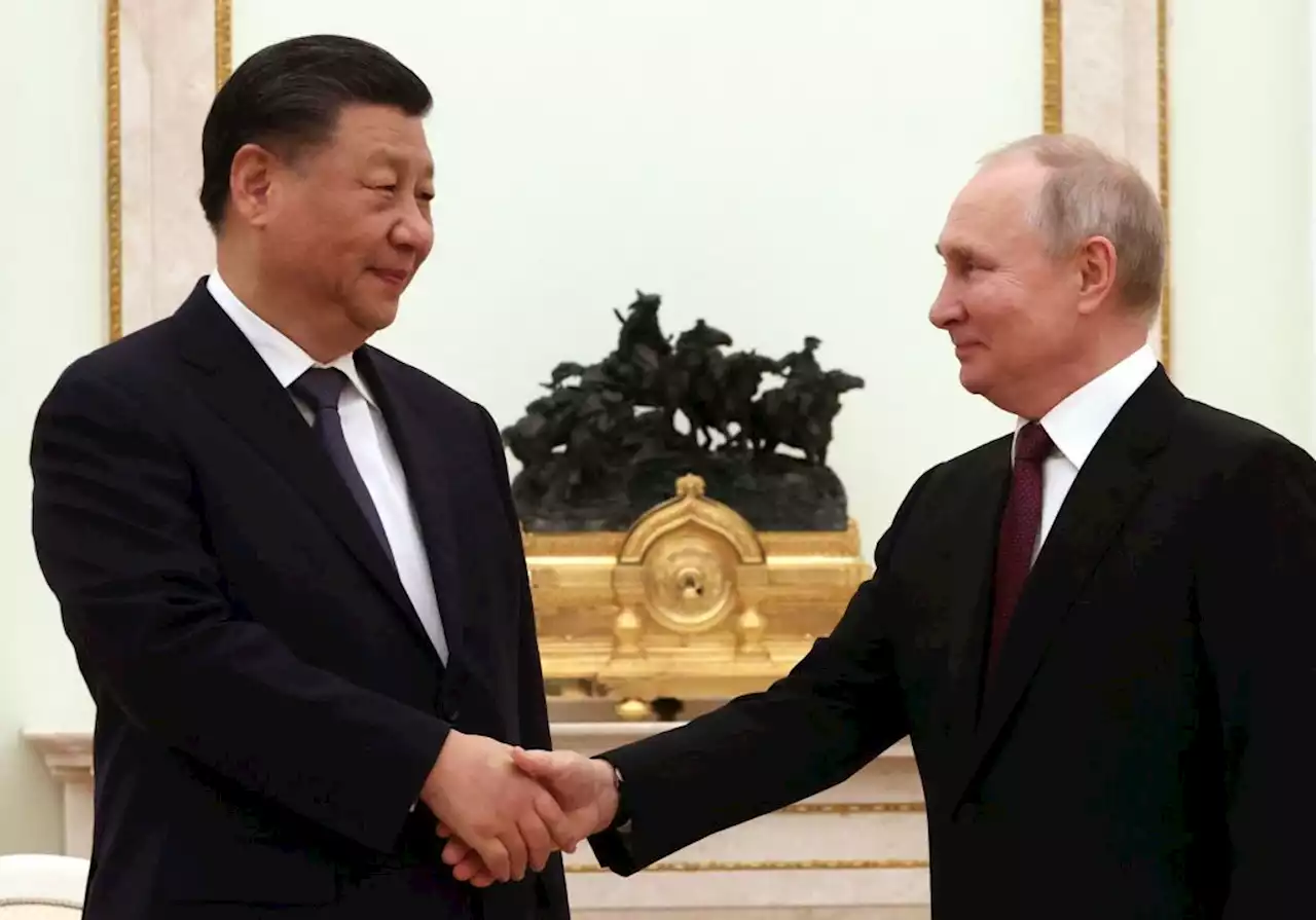 Putin y Xi Jinping concluyeron reunión informal en el Kremlin