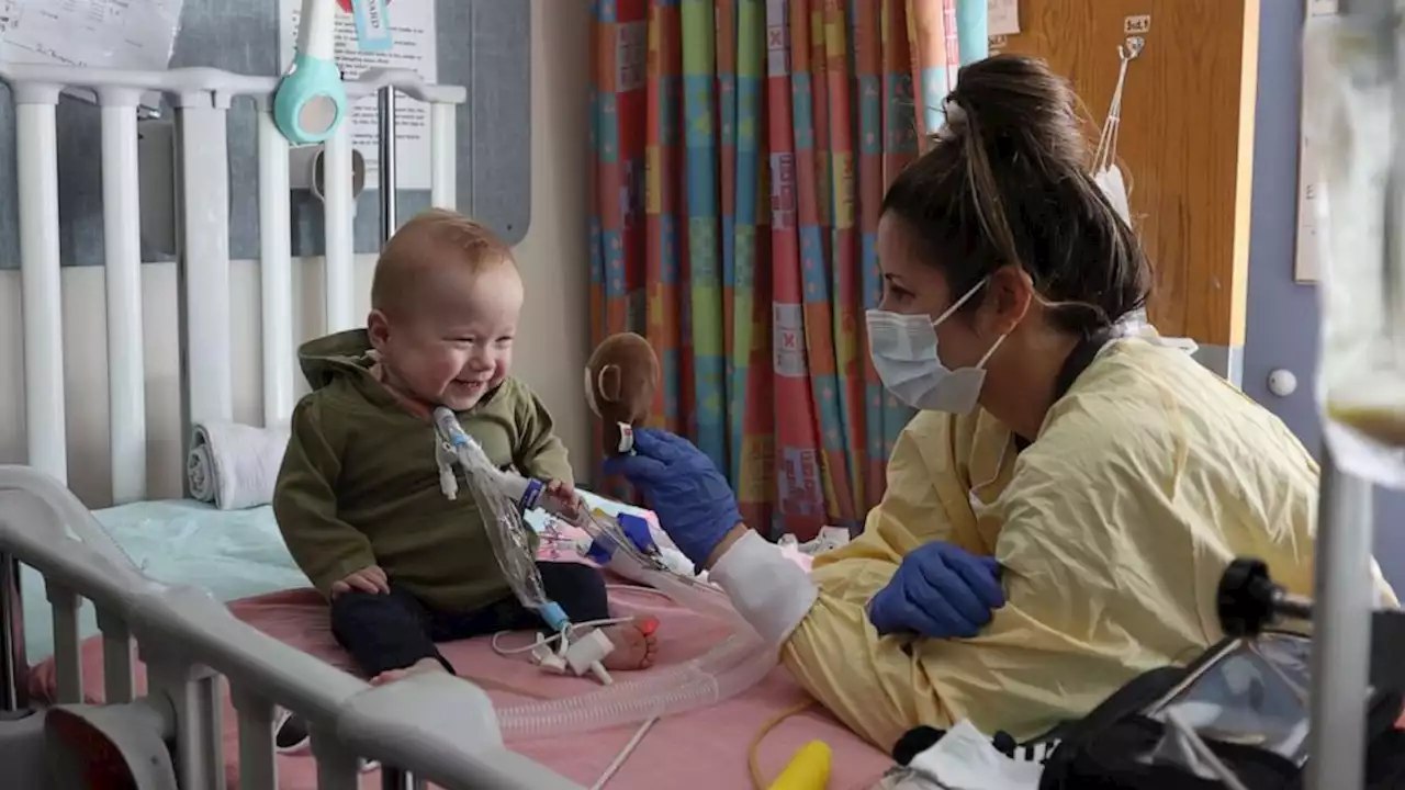 15-month-old gets bubble parade as she leaves hospital for 1st time