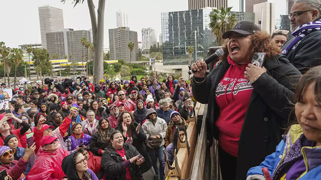 Los Angeles strike enters 2nd day, highlights low pay of school workers