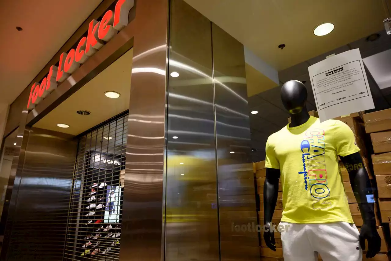 Foot Locker closing 400 mall location stores