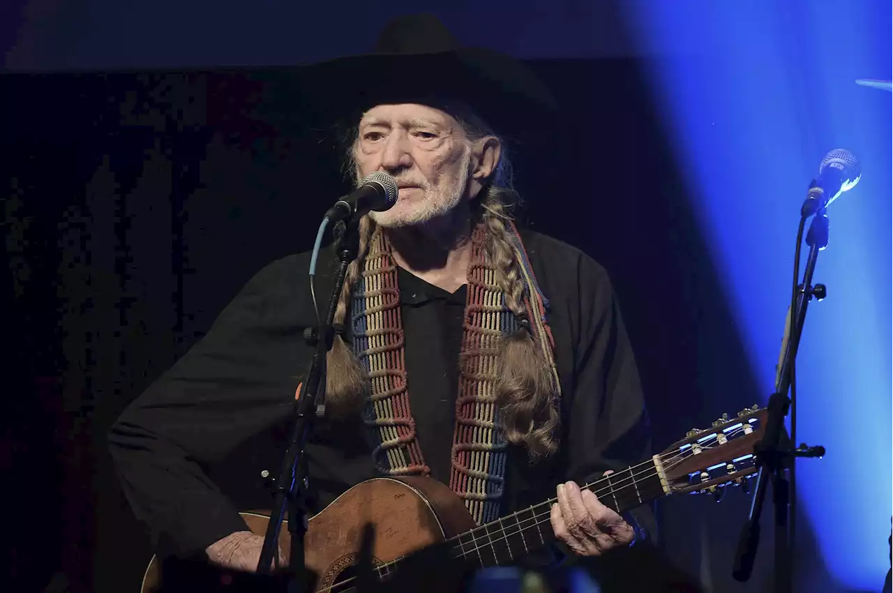 Willie Nelson honored with Texas educational endowment