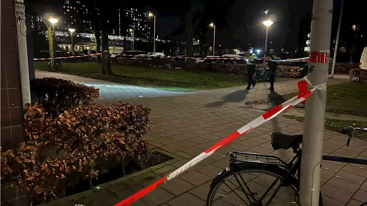 Man neergestoken op straat in Zuidoost