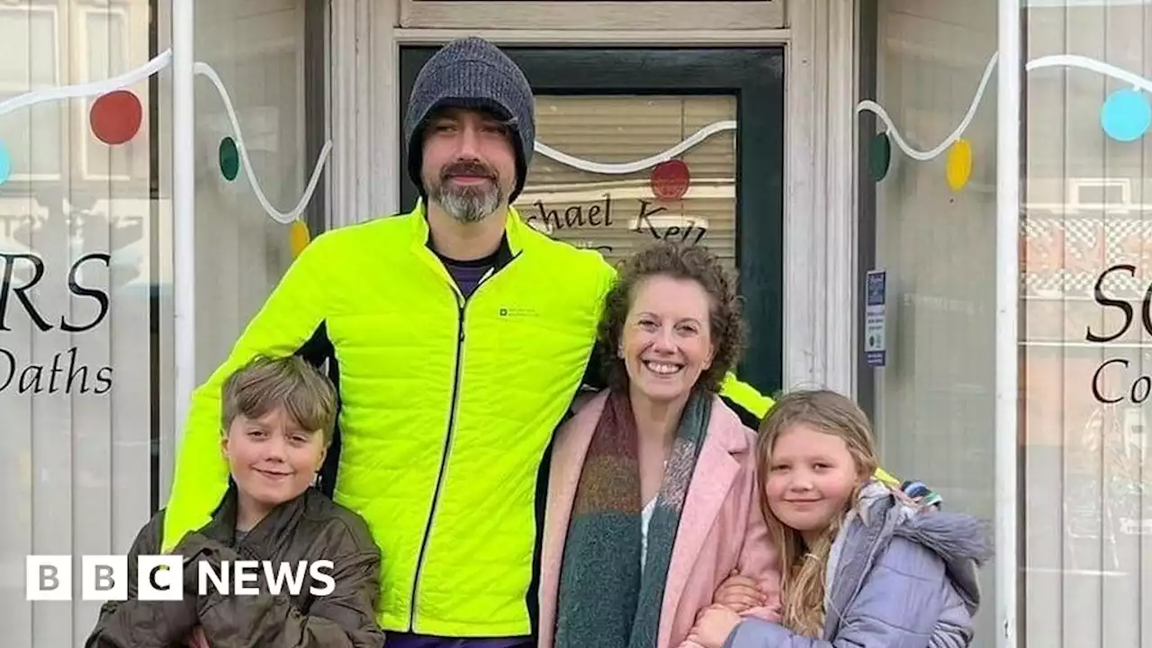 Man runs from Ewloe to Bristol to fund wife's cancer treatment