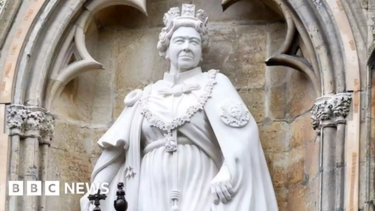 Queen statue must be in prominent London location, assembly told