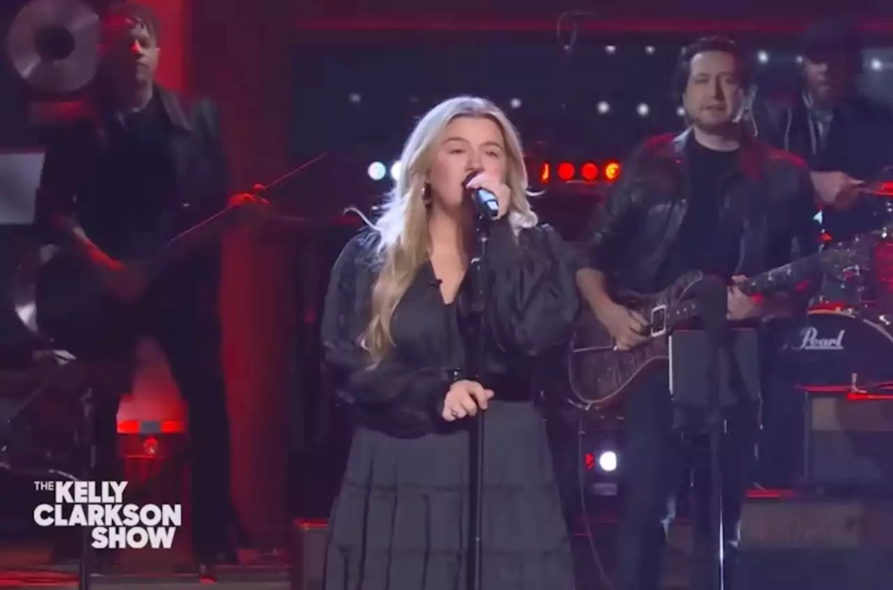 Kelly Clarkson Throws It Back to 1986 to Cover a Janet Jackson Classic: Watch