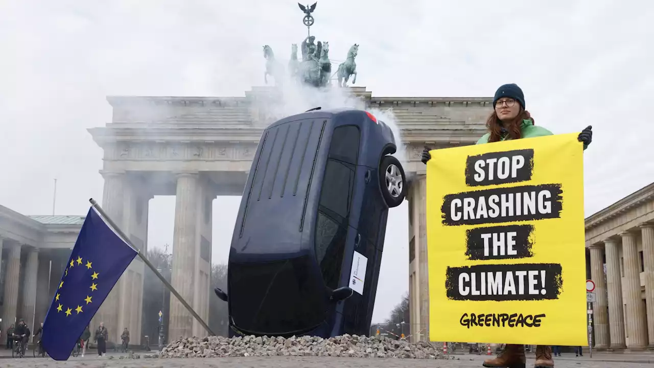 Greenpeace mit Protest am Brandenburger