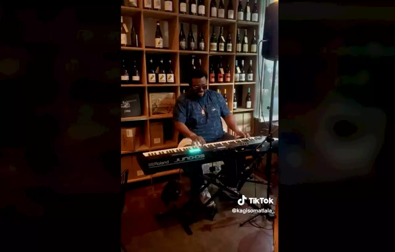 Watch: Actor Craig Robinson participates in a Cape Town jazz session