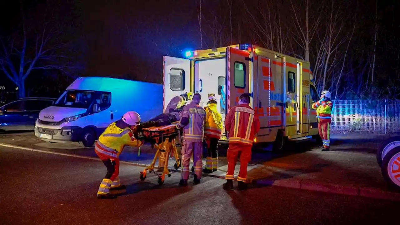 Unfall beim Einparken – Mann mit Fuß eingeklemmt