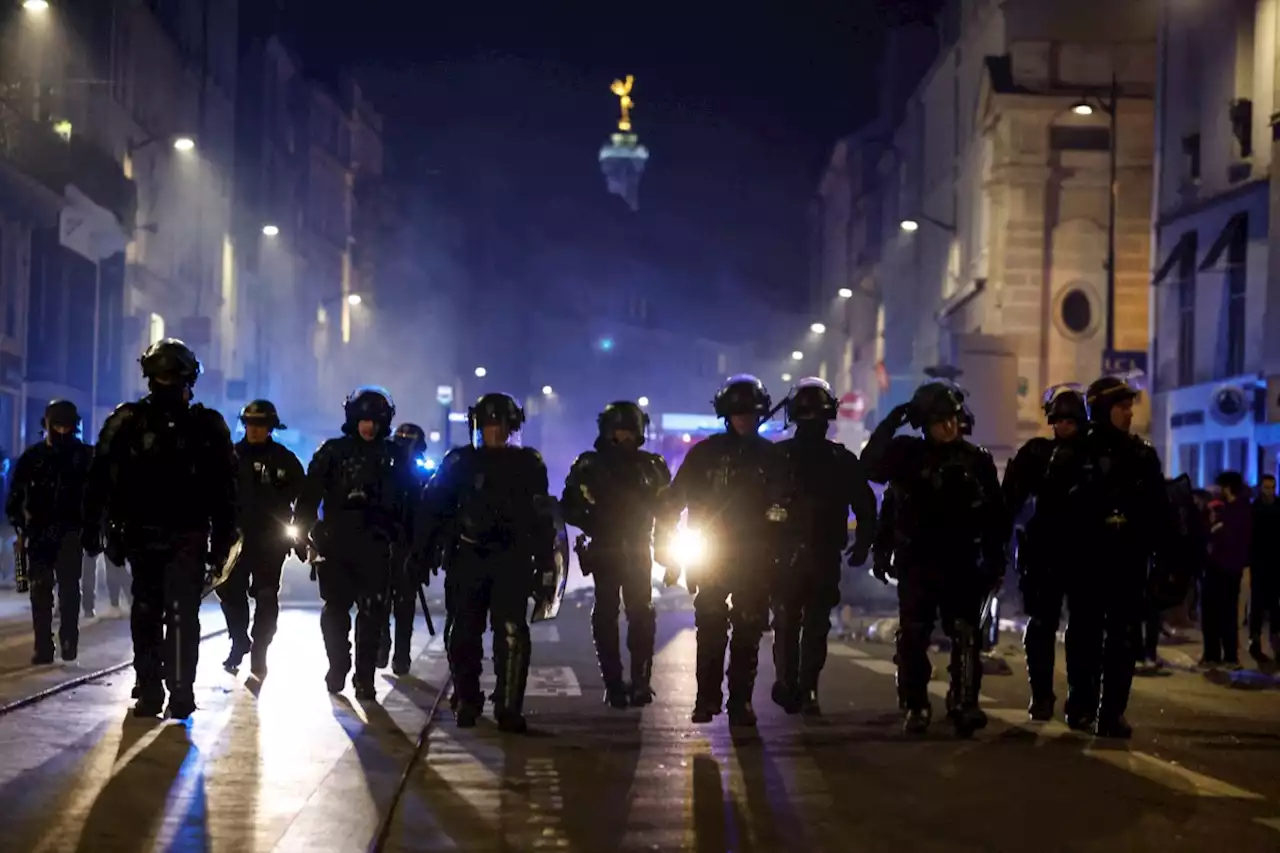 Manifestations spontanées contre le 49.3 : la Défenseure des droits alerte sur les interpellations «préventives»