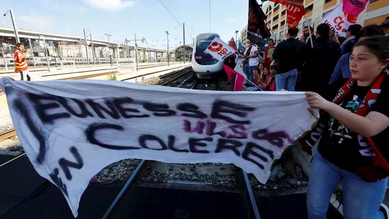 Réforme des retraites : pourquoi le souvenir du CPE donne-t-il de l'espoir aux contestataires ?