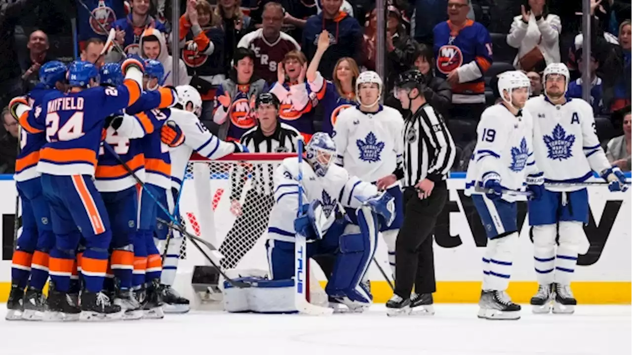 Clutterbuck scores 2 as Islanders beat Maple Leafs 7-2