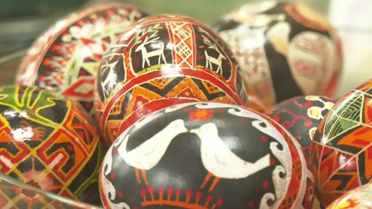 Saanich mother and daughter teaching Ukrainian Easter egg art 'pysanky' to inspire hope