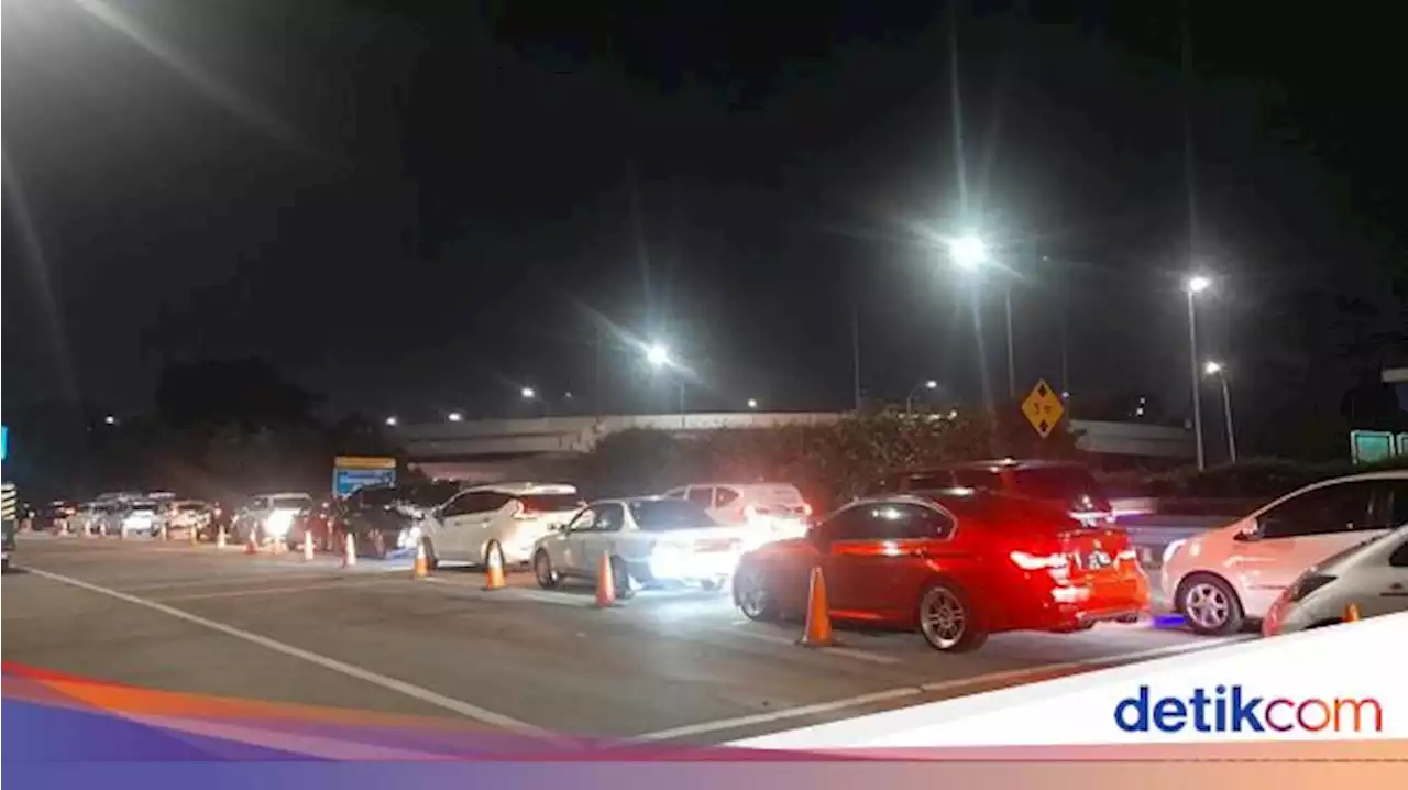 Imbas Blokade Tol Jatikarya, Lalin Tol Jagorawi Arah Cibubur Macet