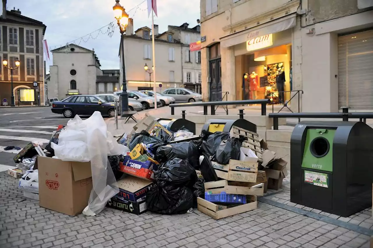 Grève des éboueurs : 'avec cette réforme, on veut les tuer', à Auch la colère monte