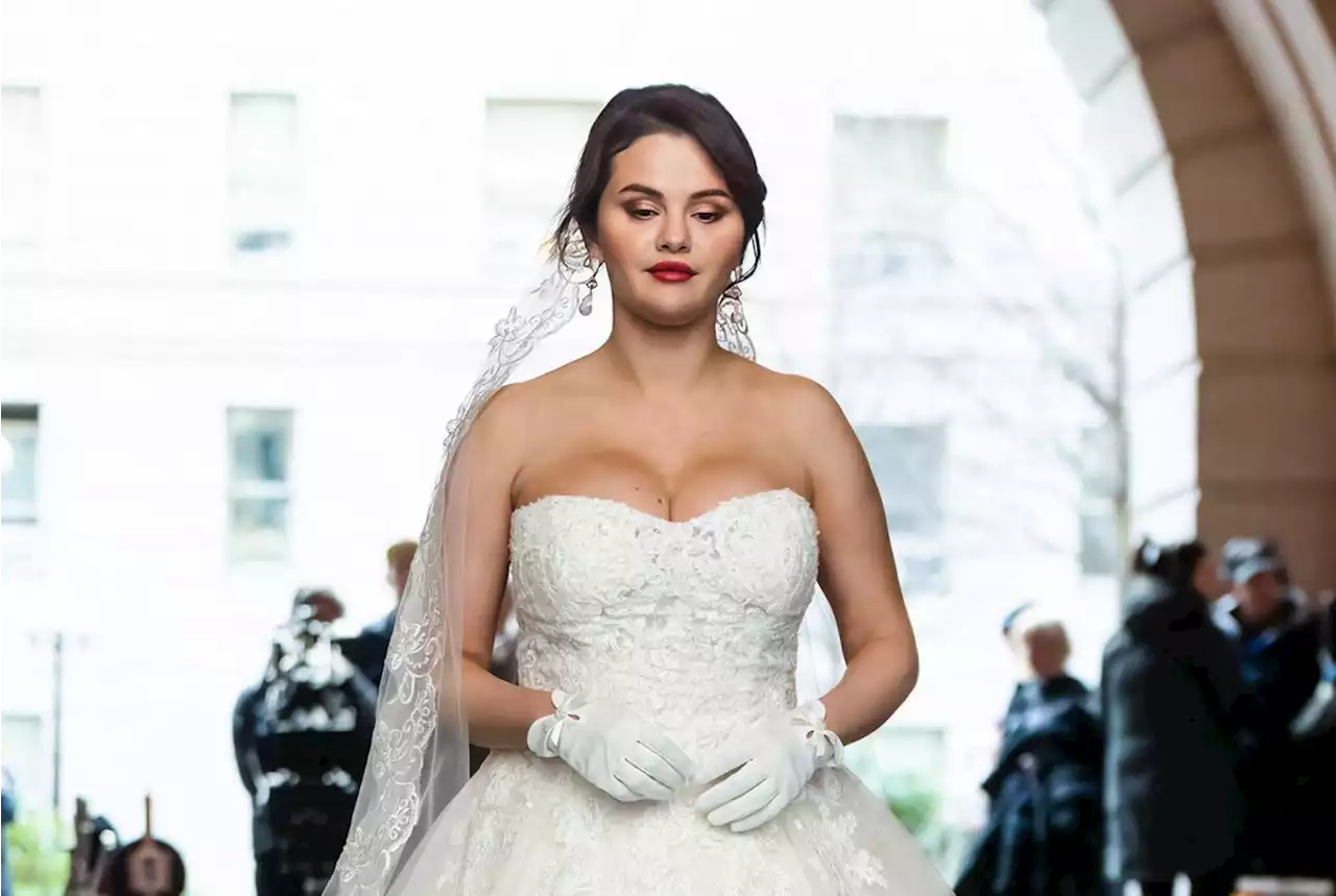 Selena Gomez sublime dans sa robe de mariée en dentelle : les photos de son mariage surprise à 30 ans