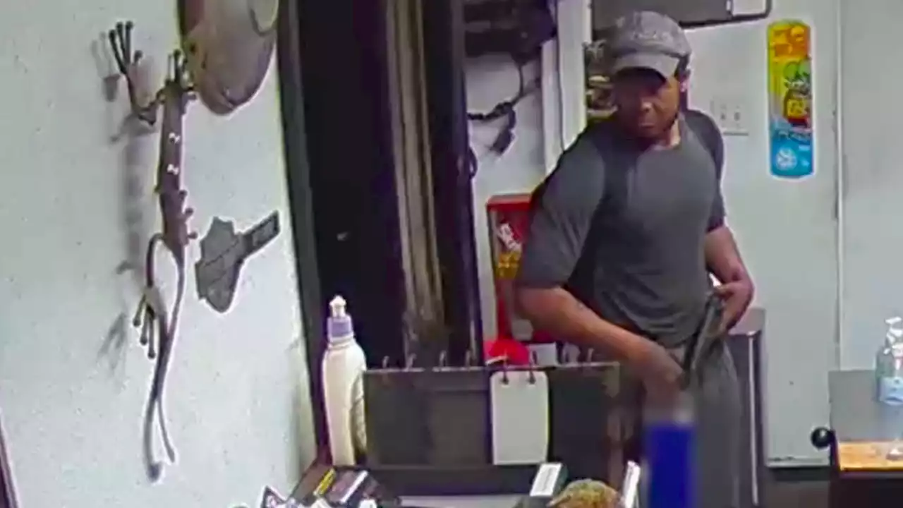 VIDEO: Armed arsonist sought in Santa Ana