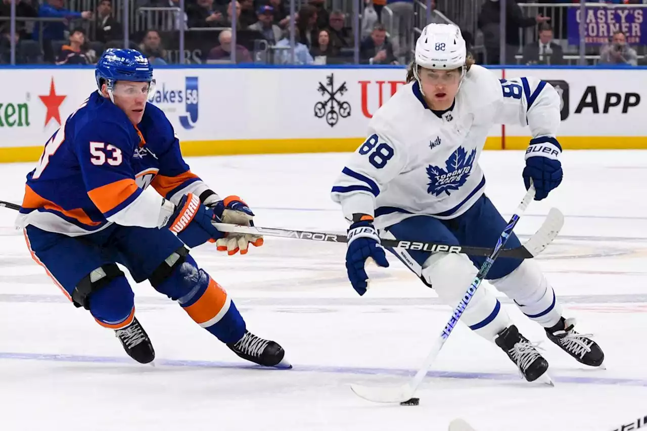 Clutterbuck scores two as Islanders beat Maple Leafs 7-2