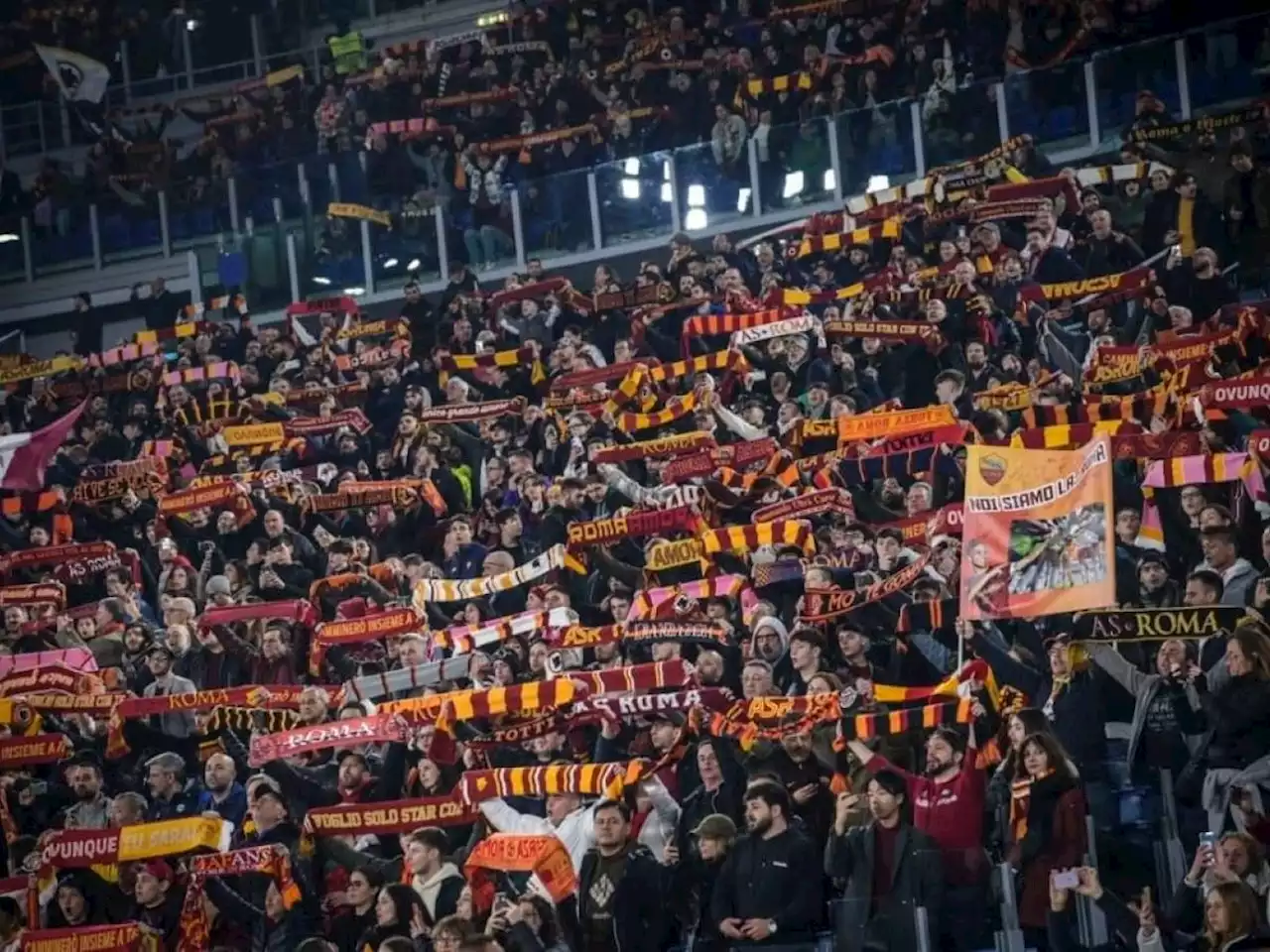 È storia all’Olimpico: la Roma cede al Barça ma l’impresa vera è il pubblico