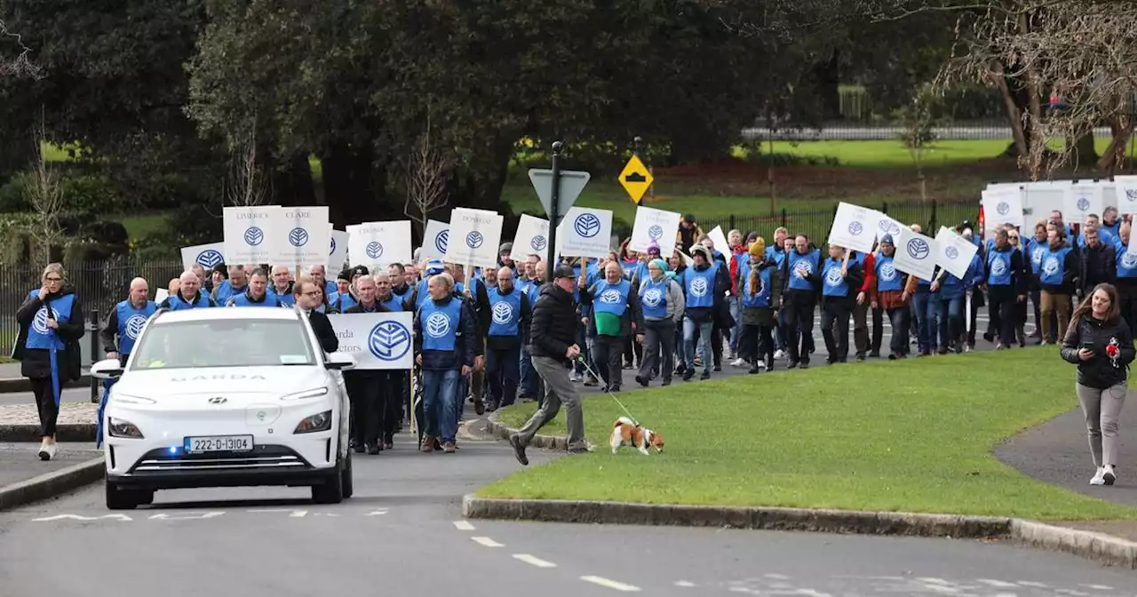 Garda sergeants defer second day of protest to enter conciliation process